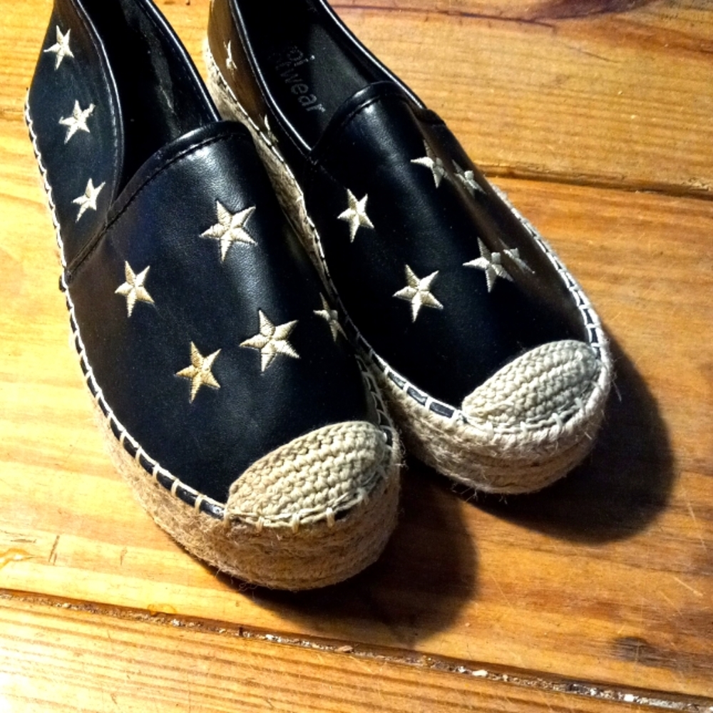 NWOT Koi shoes